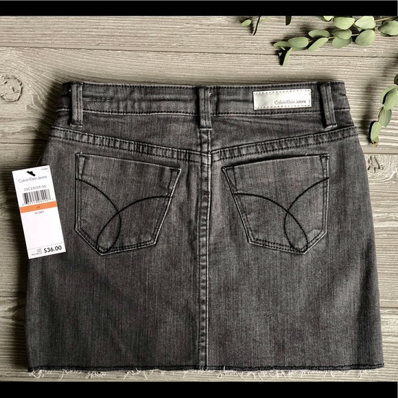 NWT studded skirt with raw hem - Picture 2 of 4